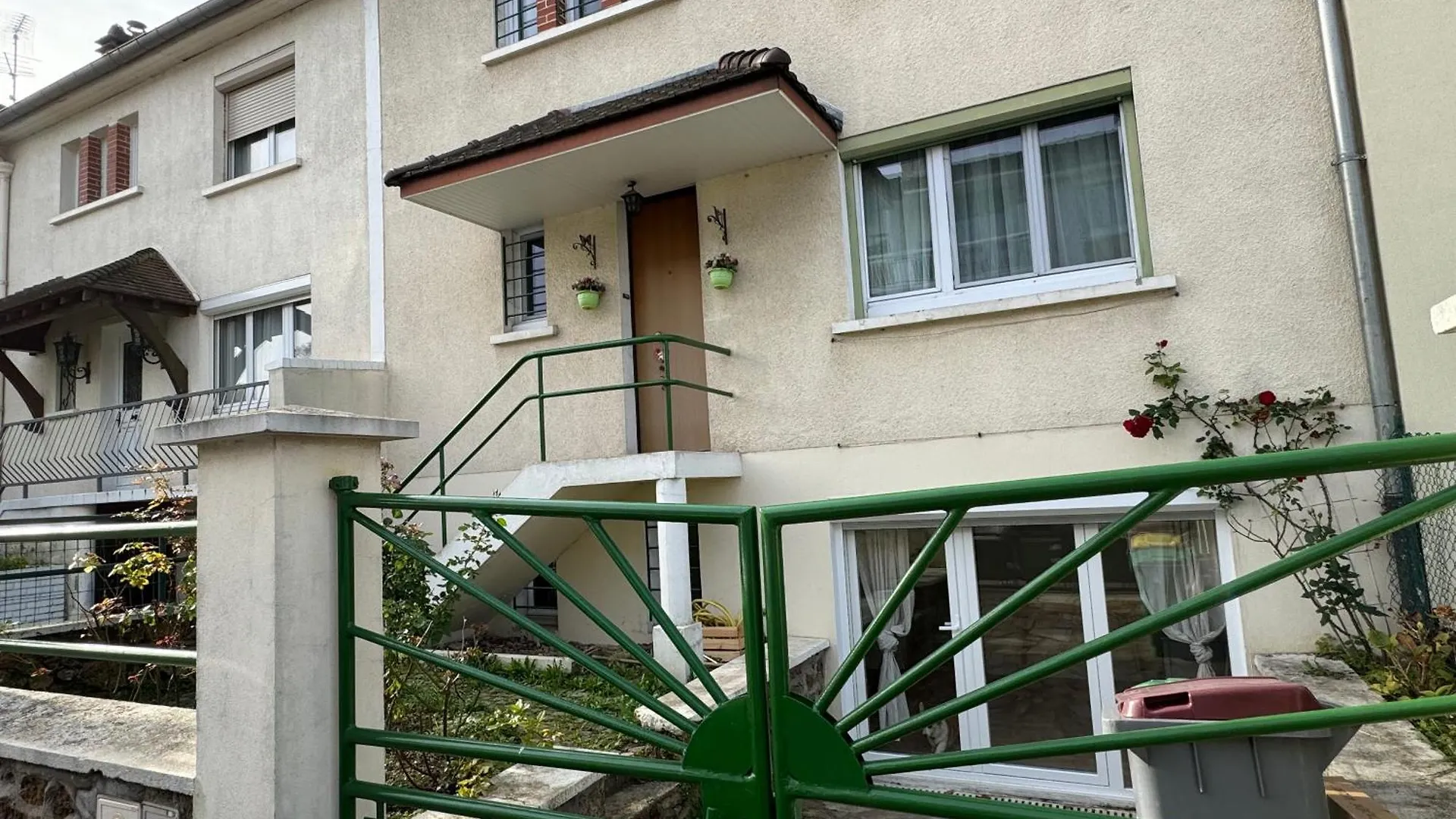 Konukevi Maison Louise Créteil