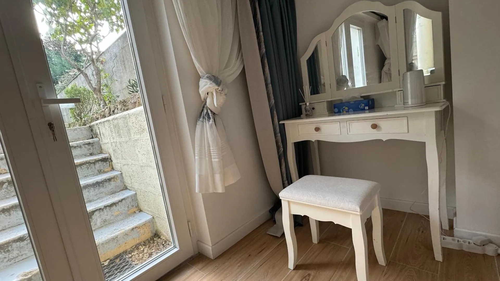 Guest house Maison Louise Creteil
